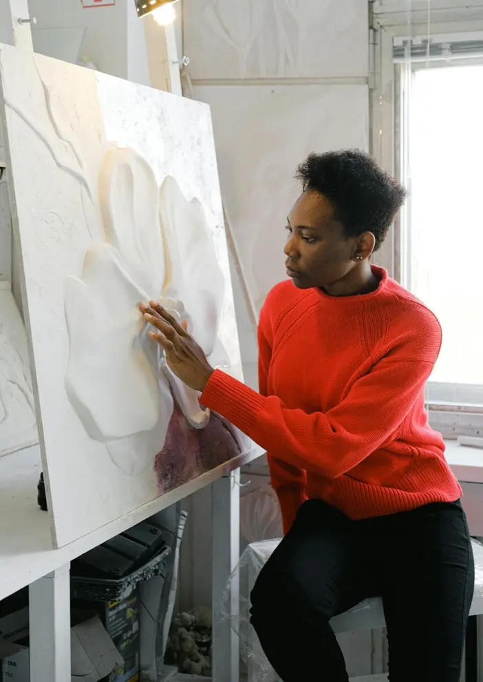 Lee más sobre el artículo Celebrating her canvas: Unveiling the artistic odyssey of a visionary woman